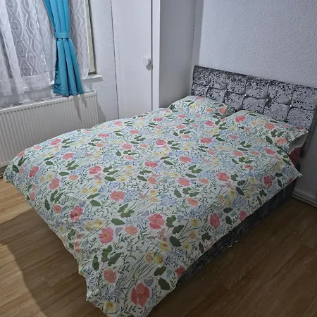 Jusdor Lovely Six Bed In Filton