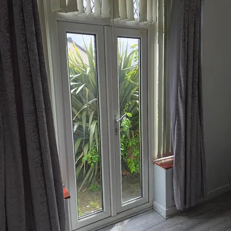 Jusdor Lovely Six Bed In Filton *