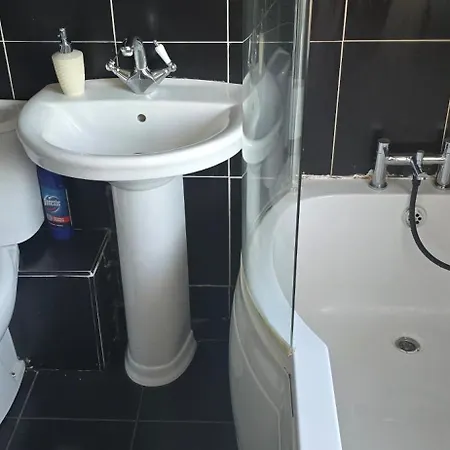 Jusdor Lovely Six Bed In Filton Ferienhaus