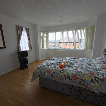 Jusdor Lovely Six Bed In Filton Ferienhaus
