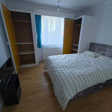 Jusdor Lovely Six Bed In Filton *