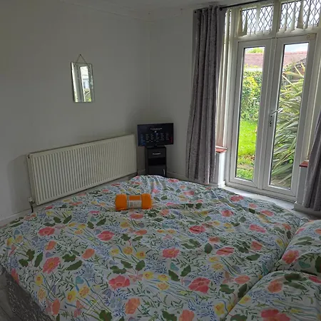 Jusdor Lovely Six Bed In Filton Bristol