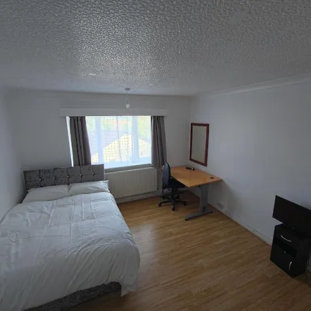 Jusdor Lovely Six Bed In Filton Bristol