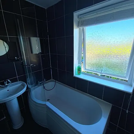 Jusdor Lovely Six Bed In Filton Ferienhaus