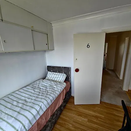 Jusdor Lovely Six Bed In Filton