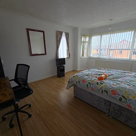 Jusdor Lovely Six Bed In Filton Ferienhaus