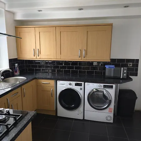 Jusdor Lovely Six Bed In Filton Ferienhaus