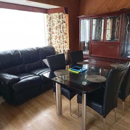 Jusdor Lovely Six Bed In Filton Ferienhaus Bristol