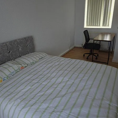 Jusdor Lovely Six Bed In Filton Bristol