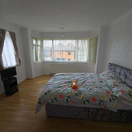 Jusdor Lovely Six Bed In Filton Bristol