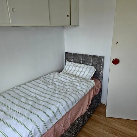 Ferienhaus Jusdor Lovely Six Bed In Filton *