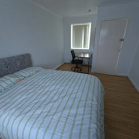 Jusdor Lovely Six Bed In Filton Bristol
